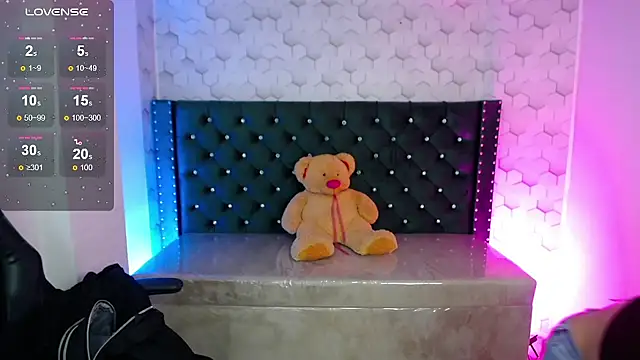 Sofi hot 4m online show from 10-20-25, 02:06