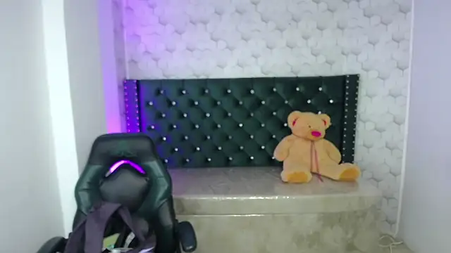 Sofi hot 4m online show from 12-04-25, 04:16