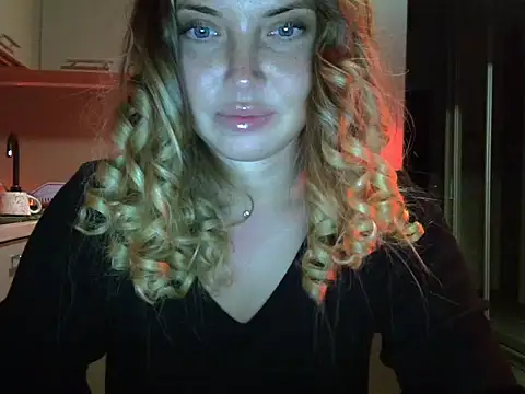 Lucky Anna online show from 12-24-24, 05:23