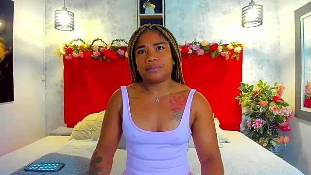 Snapshot of SilvannaFit chatting on 02-19-26, 11:50 SilvannaFit online show from 02-19-26, 11:50