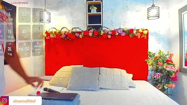 Snapshot of SilvannaFit chatting on 02-20-26, 11:43 SilvannaFit online show from 02-20-26, 11:43