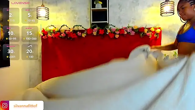 Snapshot of SilvannaFit chatting on 03-17-26, 11:35 SilvannaFit online show from 03-17-26, 11:35