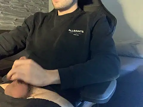 Snapshot of taallguyy_196 chatting on 03-08-25, 07:16 taallguyy 196 online show from 03-08-25, 07:16