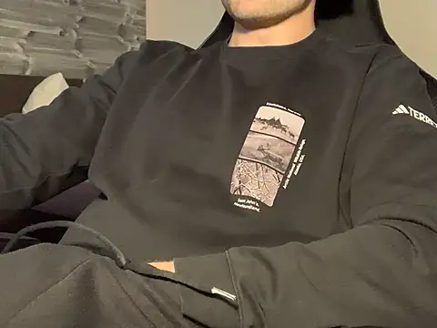 Snapshot of taallguyy_196 chatting on 03-12-25, 06:00 taallguyy 196 online show from 03-12-25, 06:00