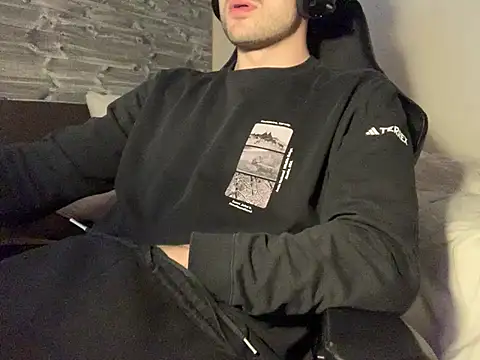 Snapshot of taallguyy_196 chatting on 03-13-25, 07:39 taallguyy 196 online show from 03-13-25, 07:39