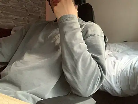 Snapshot of taallguyy_196 chatting on 03-20-25, 05:36 taallguyy 196 online show from 03-20-25, 05:36