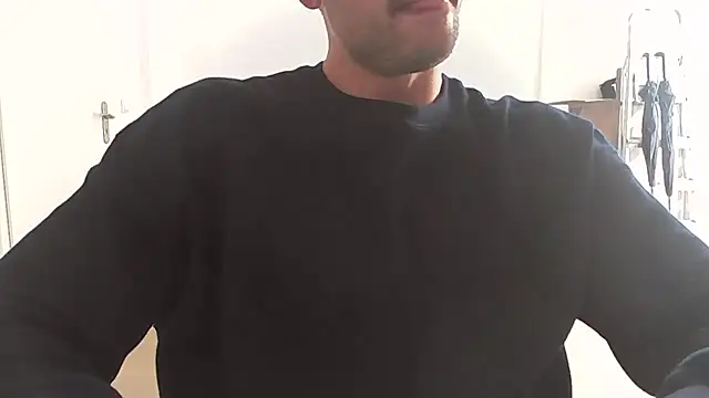 Snapshot of taallguyy_196 chatting on 09-10-25, 10:37 taallguyy 196 online show from 09-10-25, 10:37