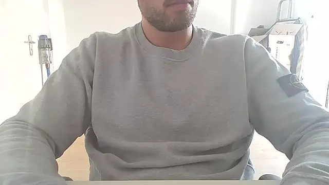 Snapshot of taallguyy_196 chatting on 09-18-25, 04:20 taallguyy 196 online show from 09-18-25, 04:20