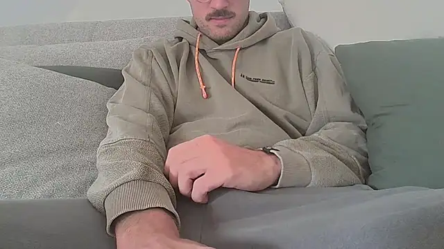 Snapshot of taallguyy_196 chatting on 09-28-25, 08:52 taallguyy 196 online show from 09-28-25, 08:52