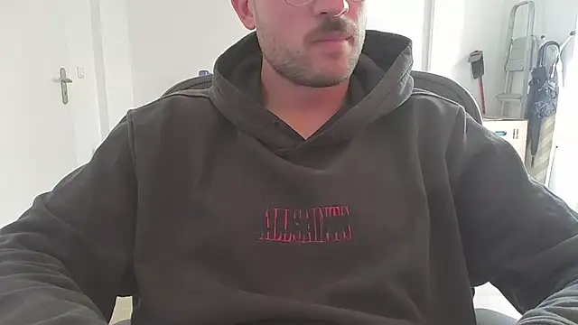 Snapshot of taallguyy_196 chatting on 10-05-25, 08:56 taallguyy 196 online show from 10-05-25, 08:56