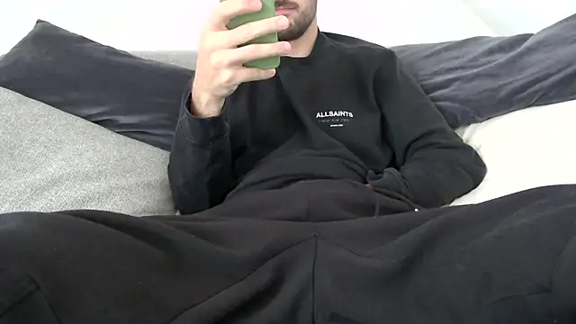 Snapshot of taallguyy_196 chatting on 10-26-25, 10:43 taallguyy 196 online show from 10-26-25, 10:43