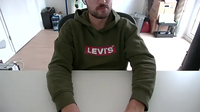 Snapshot of taallguyy_196 chatting on 10-29-25, 02:52 taallguyy 196 online show from 10-29-25, 02:52