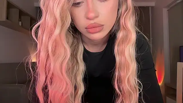 Snapshot of Julia_RL chatting on 10-15-25, 09:04 Julia RL online show from 10-15-25, 09:04