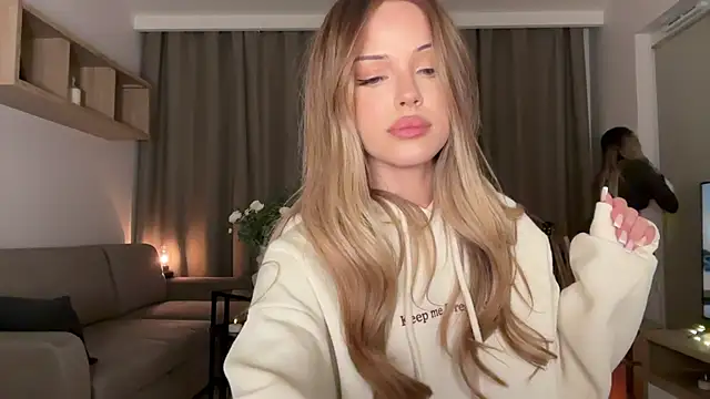 Snapshot of Julia_RL chatting on 11-28-25, 11:18 Julia RL online show from 11-28-25, 11:18