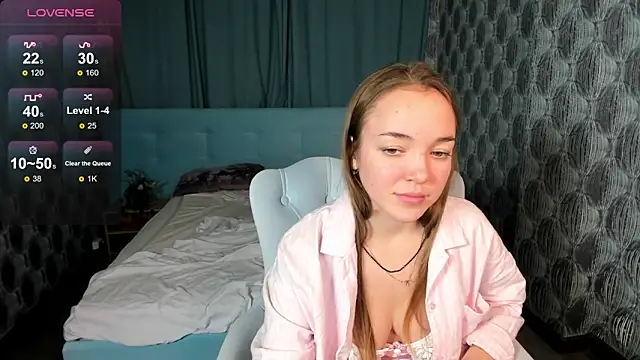 Snapshot of Christy_Little chatting on 12-24-24, 11:38 Christy Little online show from 12-24-24, 11:38
