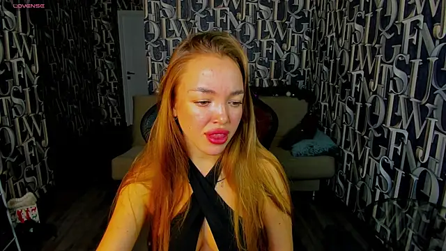 Snapshot of Christy_Little chatting on 12-29-24, 08:00 Christy Little online show from 12-29-24, 08:00