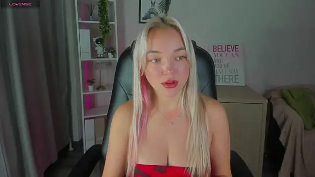 Christy Little online show from 11-04-25, 12:21