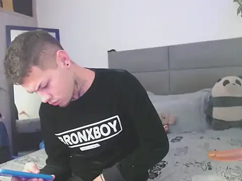 MarceloMilk online show from 10-04-25, 05:05