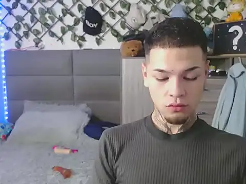 MarceloMilk online show from 10-31-25, 04:57