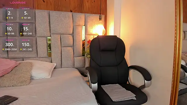 Snapshot of Saori_newman chatting on 10-10-25, 11:42 Saori newman online show from 10-10-25, 11:42