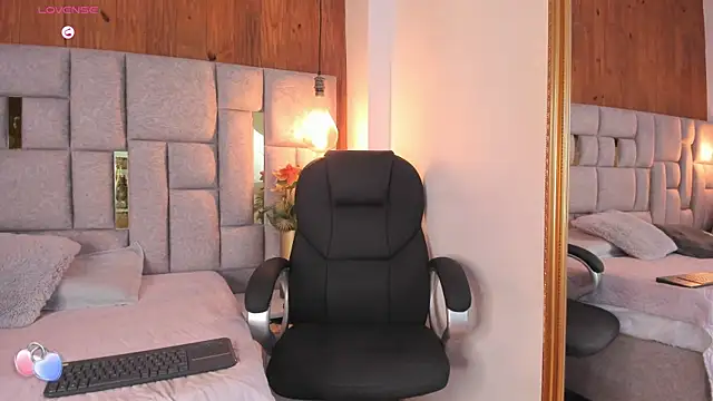 Snapshot of Saori_newman chatting on 10-17-25, 12:08 Saori newman online show from 10-17-25, 12:08