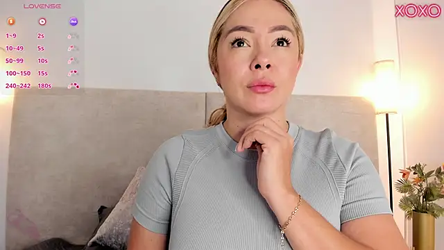 Snapshot of Saori_newman chatting on 11-18-25, 11:58 Saori newman online show from 11-18-25, 11:58