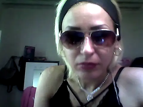 ariana crazzy online show from 02-14-25, 03:26