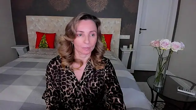 AllisonWilliams online show from 12-17-25, 04:02