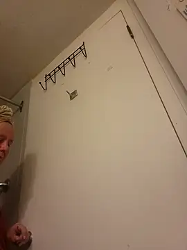 Snapshot of Yourfantasy1379 chatting on 10-04-25, 01:58 Yourfantasy1379 online show from 10-04-25, 01:58