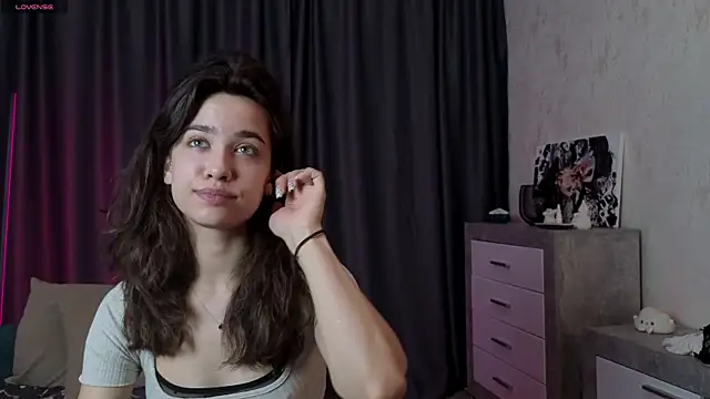 EmeliaReaper online show from 11-09-25, 05:00