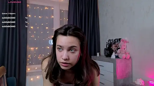 EmeliaReaper online show from 11-26-25, 09:49