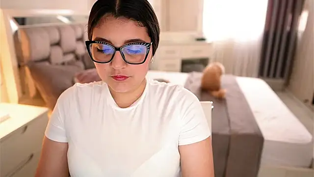 Snapshot of Camilaa_bueno chatting on 10-30-25, 08:09 Camilaa bueno online show from 10-30-25, 08:09