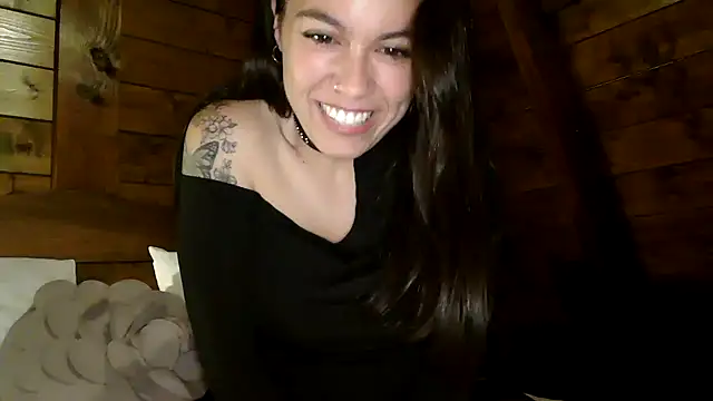 Snapshot of AmaraBella69 chatting on 12-14-24, 11:23 AmaraBella69 online show from 12-14-24, 11:23