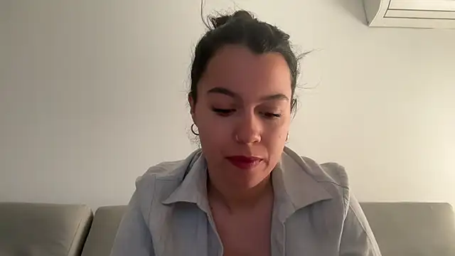 Snapshot of AmaraBella69 chatting on 02-10-25, 09:36 AmaraBella69 online show from 02-10-25, 09:36