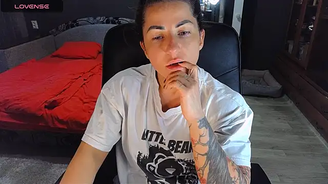 Aria Dl online show from 10-13-25, 11:54