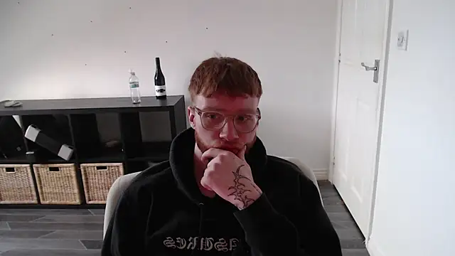 Snapshot of PrettyGinger chatting on 12-14-24, 02:31 PrettyGinger online show from 12-14-24, 02:31