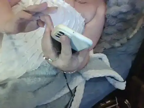 Snapshot of housewife_shantie chatting on 03-21-25, 07:33 housewife shantie online show from 03-21-25, 07:33