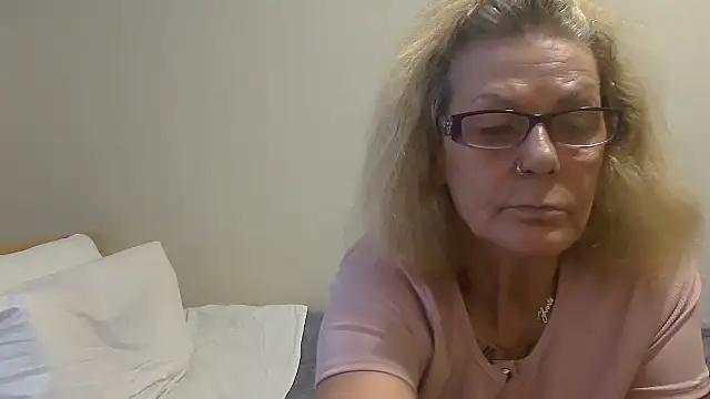 Snapshot of housewife_shantie chatting on 09-26-25, 07:01 housewife shantie online show from 09-26-25, 07:01