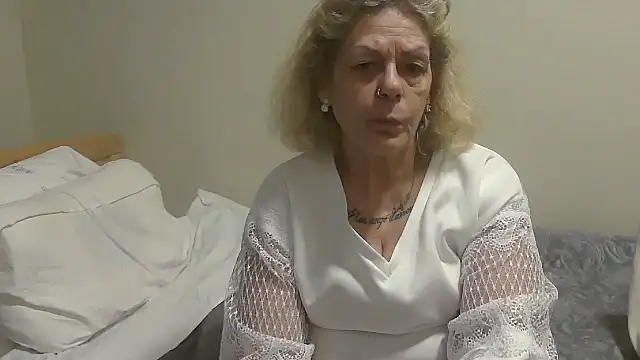 Snapshot of housewife_shantie chatting on 10-09-25, 08:45 housewife shantie online show from 10-09-25, 08:45