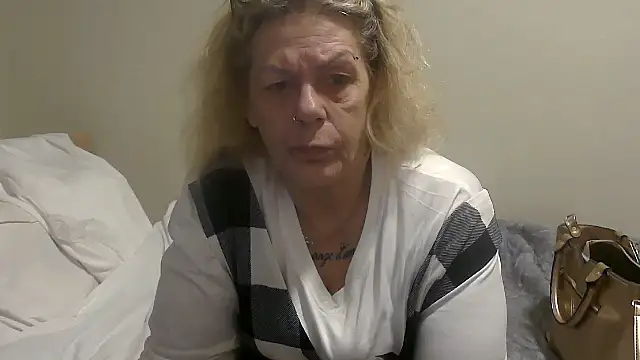 Snapshot of housewife_shantie chatting on 10-10-25, 06:45 housewife shantie online show from 10-10-25, 06:45