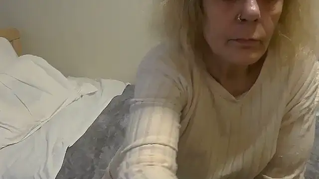 Snapshot of housewife_shantie chatting on 10-21-25, 02:29 housewife shantie online show from 10-21-25, 02:29