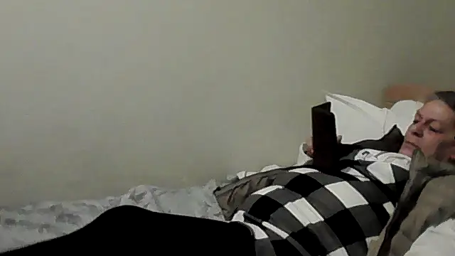 Snapshot of housewife_shantie chatting on 10-31-25, 10:49 housewife shantie online show from 10-31-25, 10:49