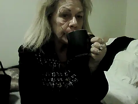 Snapshot of housewife_shantie chatting on 11-13-25, 07:13 housewife shantie online show from 11-13-25, 07:13