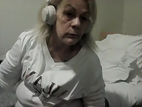 Snapshot of housewife_shantie chatting on 11-14-25, 02:27 housewife shantie online show from 11-14-25, 02:27