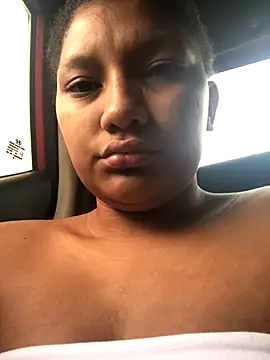 Snapshot of elly_willis chatting on 10-10-25, 12:04 elly willis online show from 10-10-25, 12:04