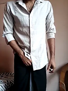 Snapshot of Vignesh3246 chatting on 10-27-25, 07:23 Vignesh3246 online show from 10-27-25, 07:23