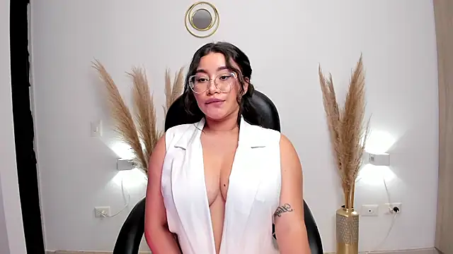 Snapshot of leylaclintonxx chatting on 12-22-24, 10:36 leylaclintonxx online show from 12-22-24, 10:36