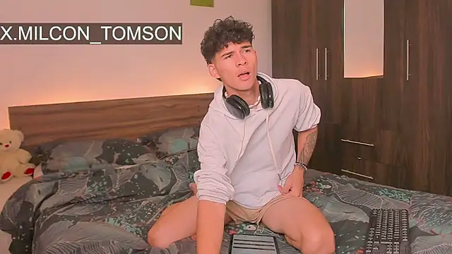 Milcon Thomson online show from 09-22-25, 07:49