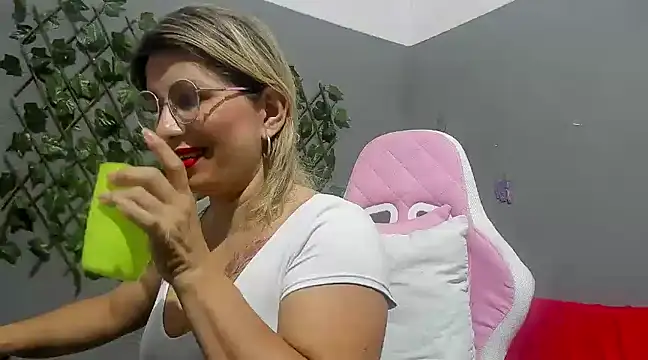 Snapshot of sexy_bigboooty chatting on 12-08-24, 02:39 sexy bigboooty online show from 12-08-24, 02:39