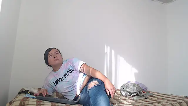 Snapshot of Naugthydolls chatting on 01-14-25, 12:56 Naugthydolls online show from 01-14-25, 12:56